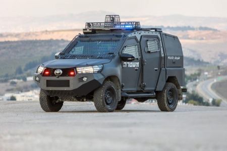 اعتقال مشتبه من تل السبع بالقاء الحجارة على مركبة شرطة